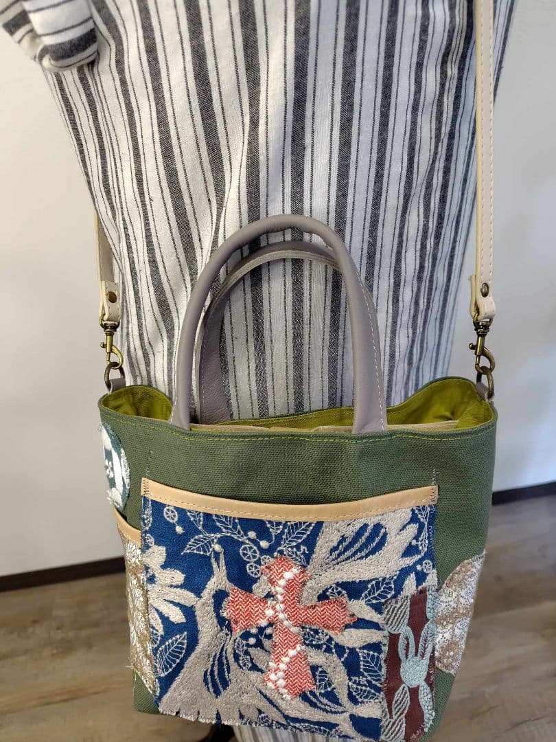 ミナペルホネン /タンバリンクロスカケラパッチ/しきりトートSサイズ/カーキ