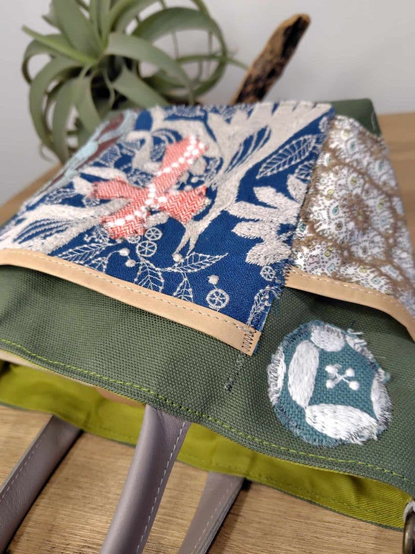 ミナペルホネン /タンバリンクロスカケラパッチ/しきりトートSサイズ/カーキ