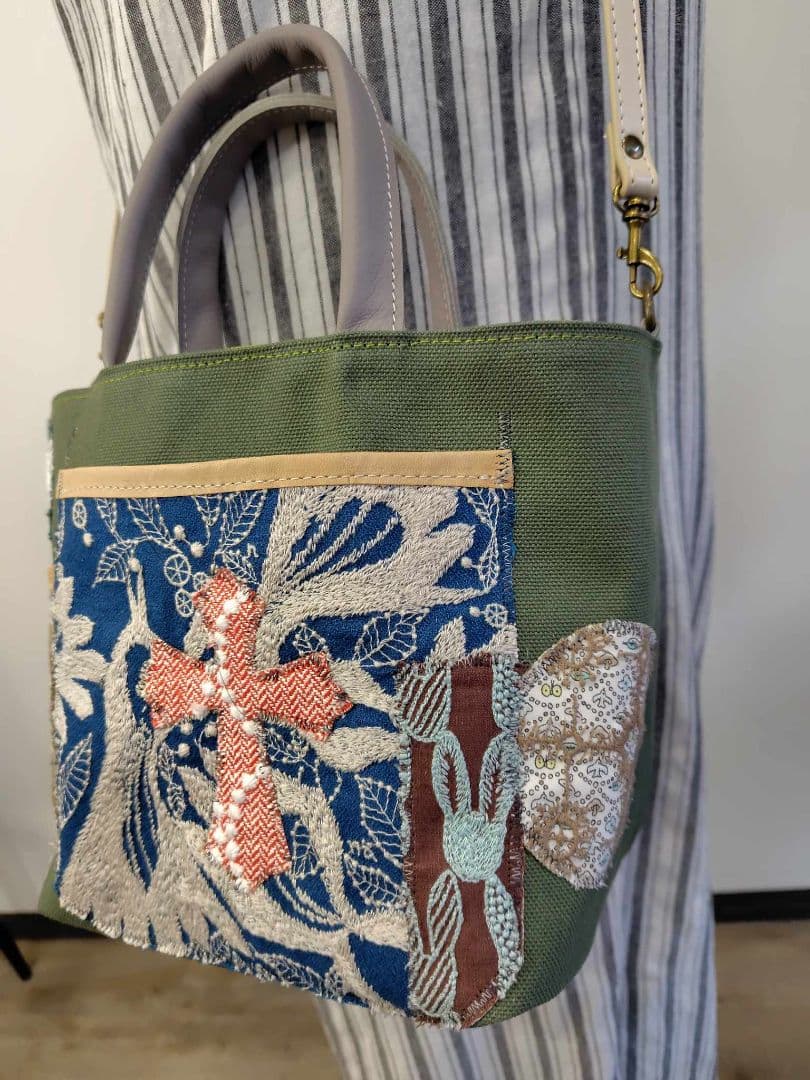 ミナペルホネン /タンバリンクロスカケラパッチ/しきりトートSサイズ/カーキ