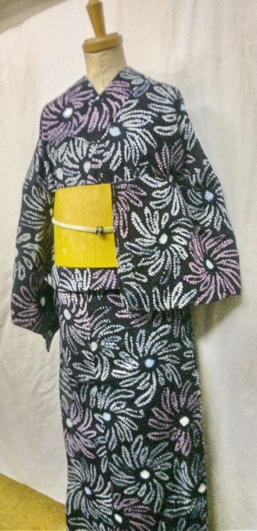 有松高級鳴海絞り、紺色花火柄入り浴衣