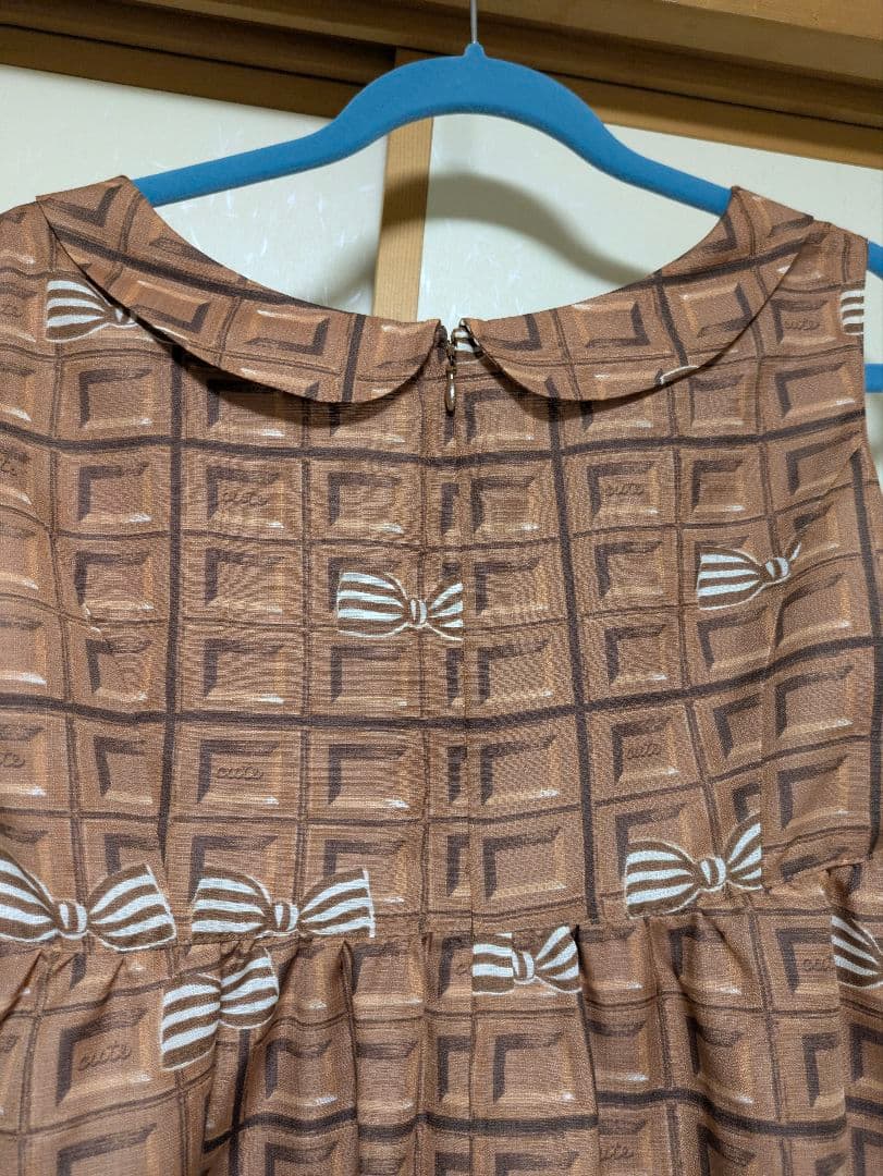 リボン柄ブラウンノースリーブワンピース