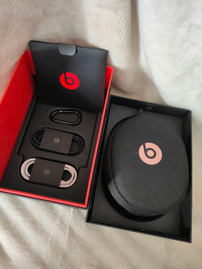 35)未使用Beats solo 3 wireless Rose Gold