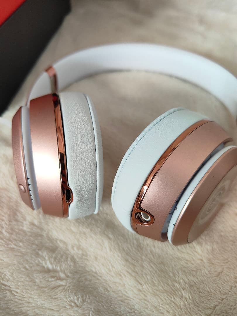 35)未使用Beats solo 3 wireless Rose Gold