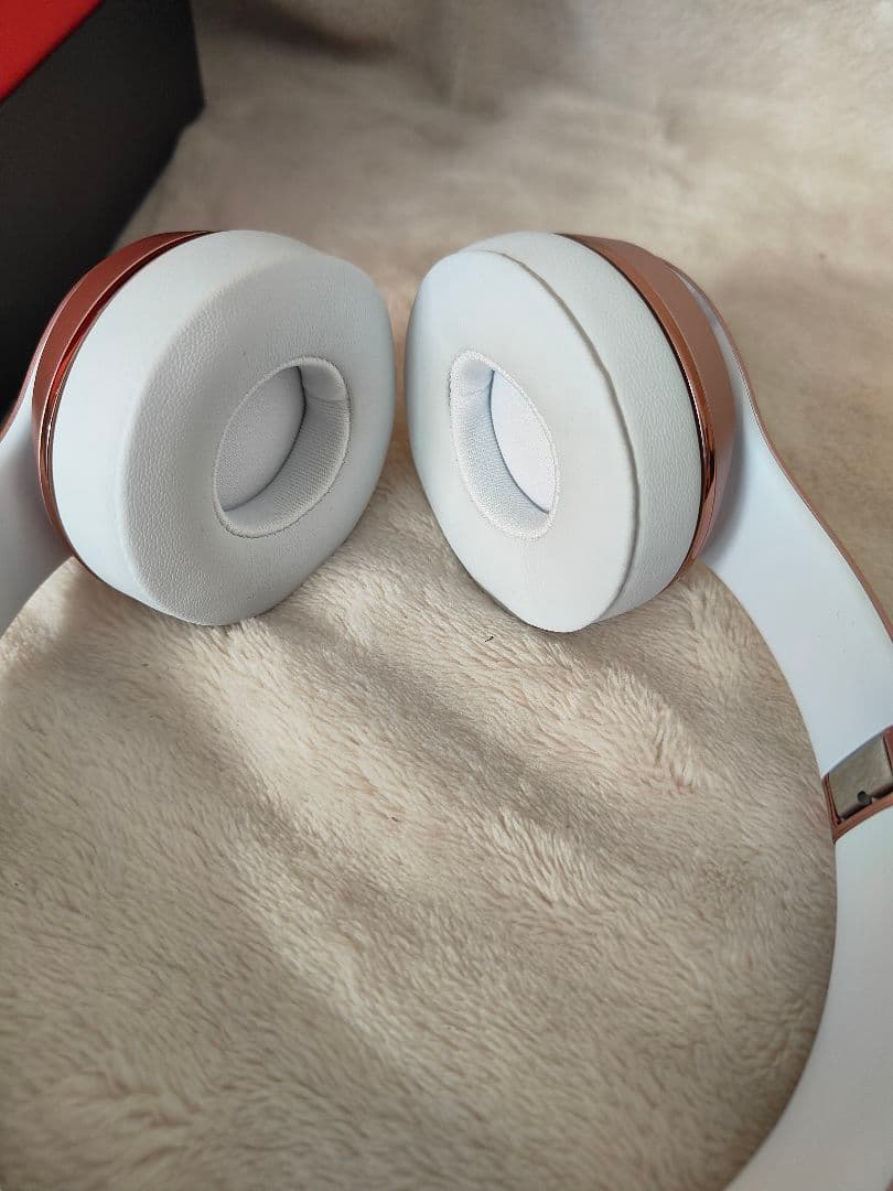 35)未使用Beats solo 3 wireless Rose Gold