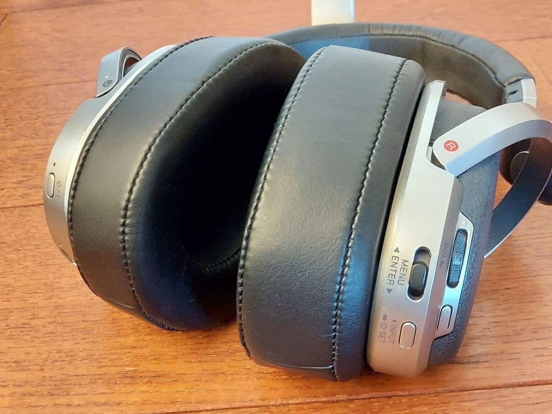 SONY MDR-HW700 ワイヤレスヘッドフォン　スタンド付き