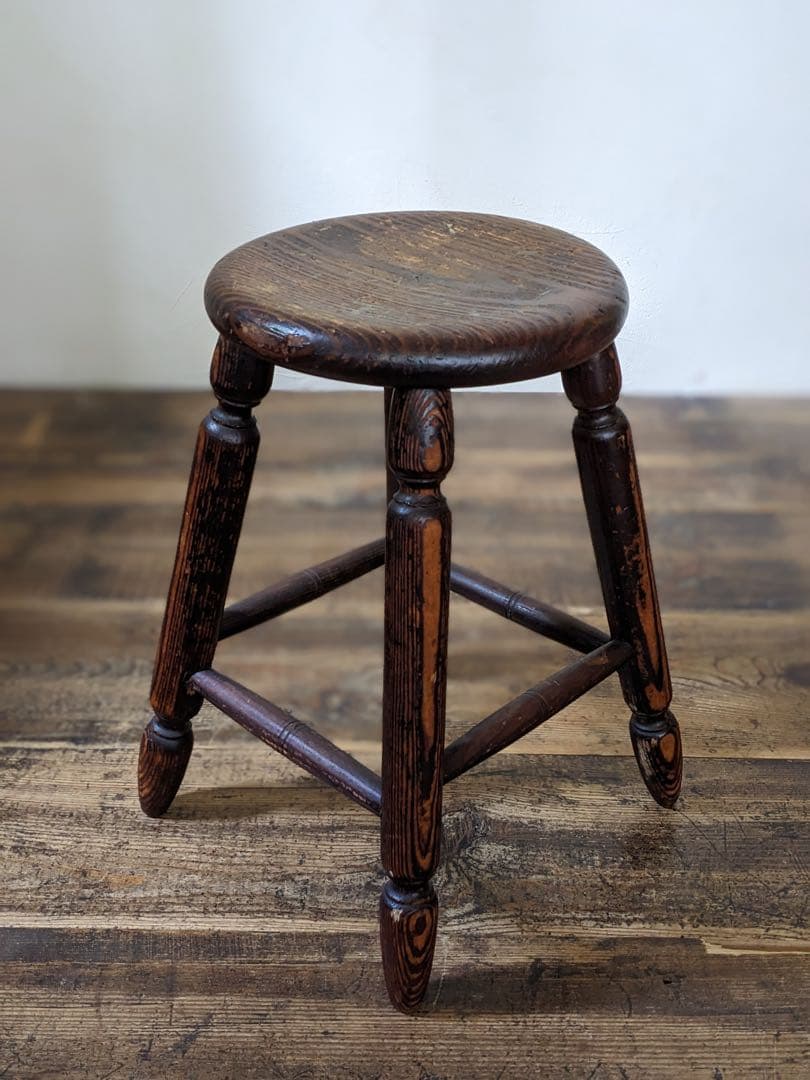 上品な丸椅子　スツール　ヴィンテージ　椅子