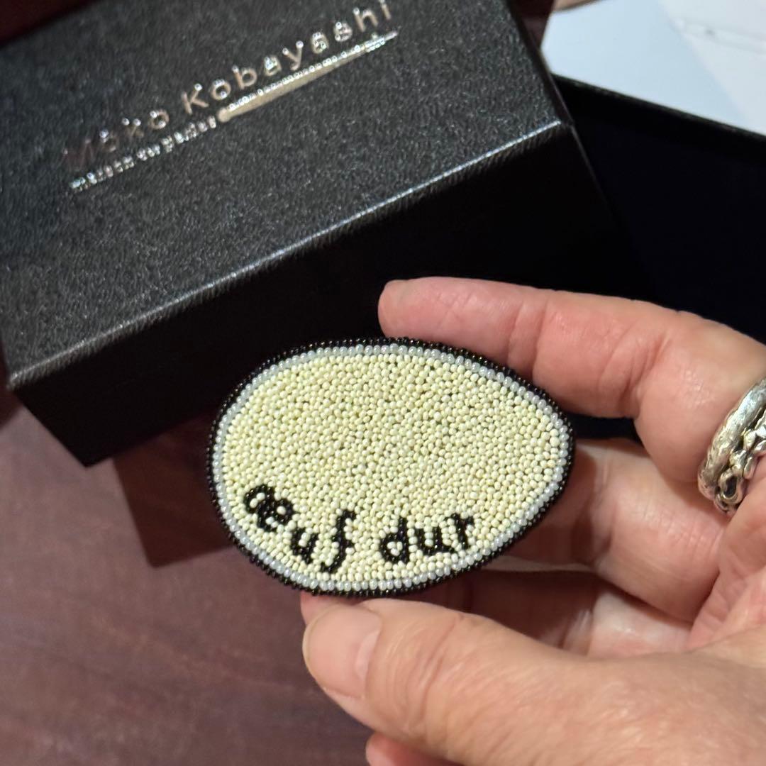 小林モー子 箱と販売証明付き エクリュ ceuf dur （ゆで卵）ブローチ