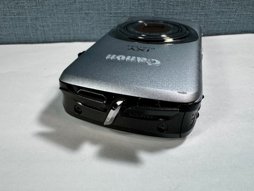Canon IXY DIGITAL 930 IS　カメラ本体＋ケース＋充電器