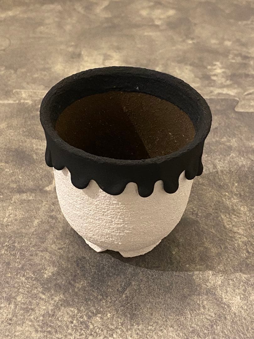 left botanical 植木鉢 白黒垂れ ツートン