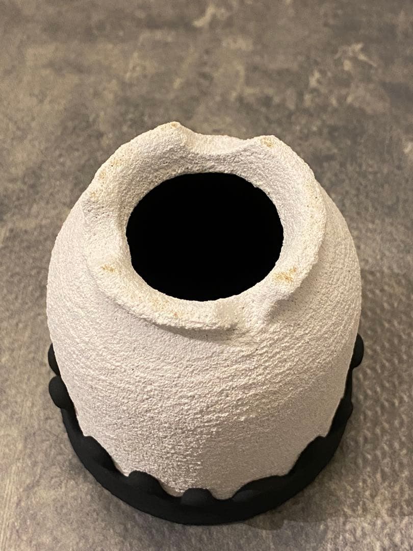 left botanical 植木鉢 白黒垂れ ツートン