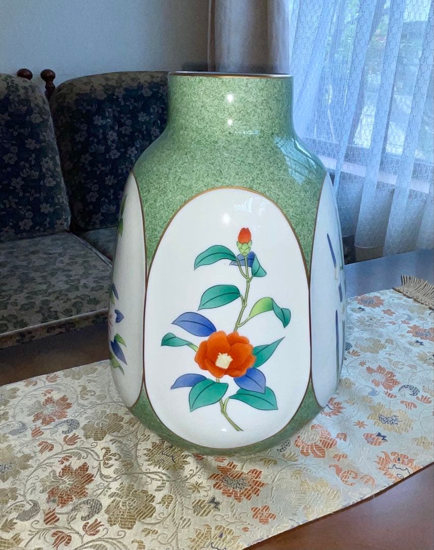 季節の花々・香蘭社の大きい花瓶