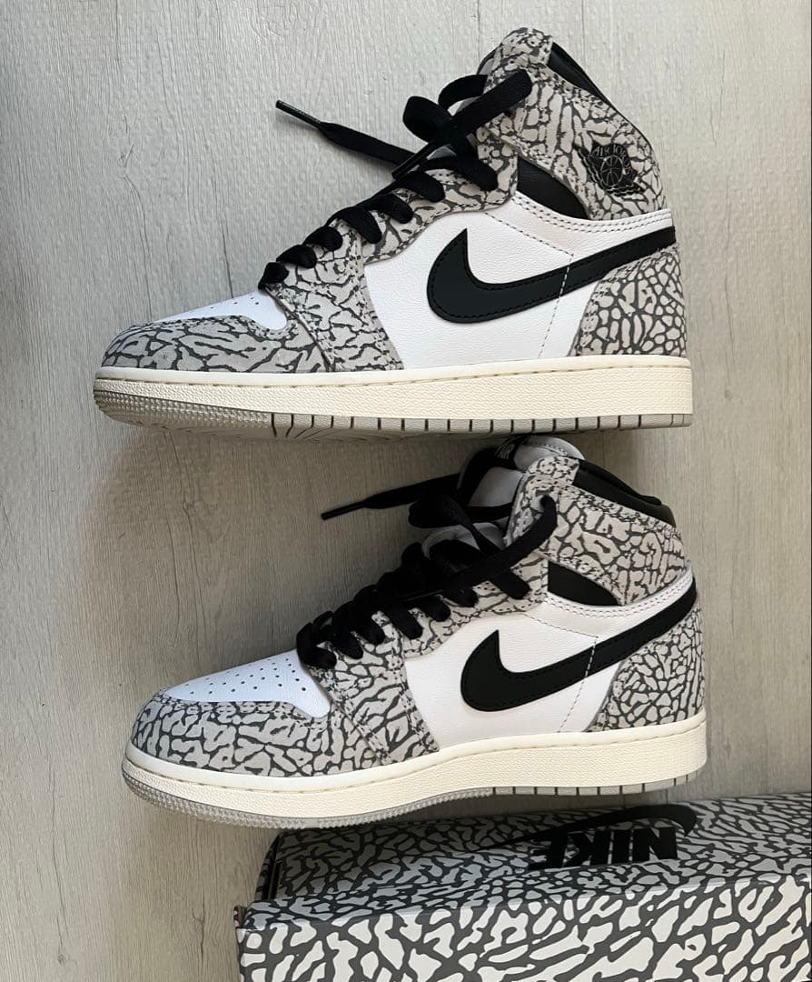 ナイキNike Air Jordan 1 レトロ ハイ エレファント スニーカー