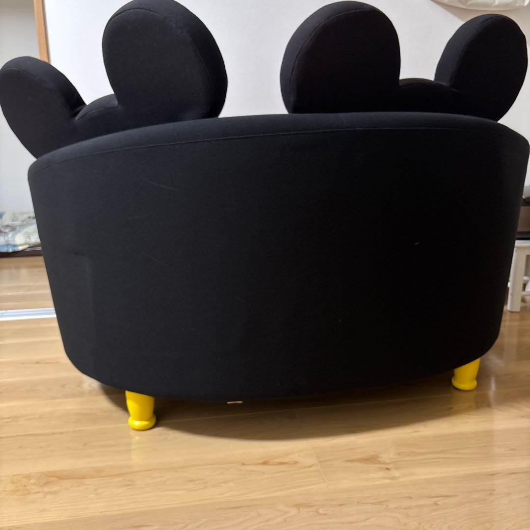 ミッキーマウス風ソファ 赤と黒