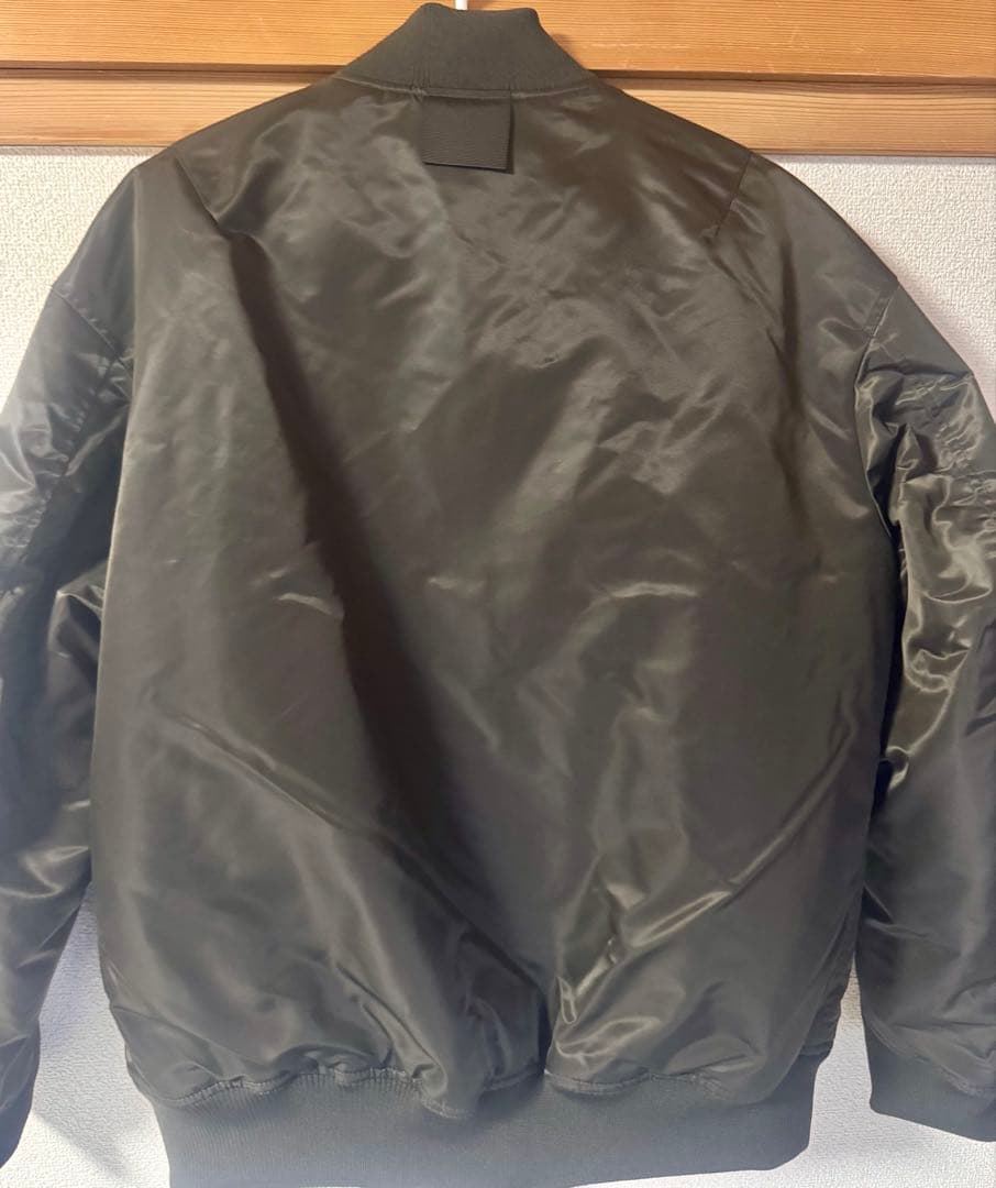 ユニクロ ハイブリッドダウンオーバーサイズ MA-1 Lサイズ 新品未使用