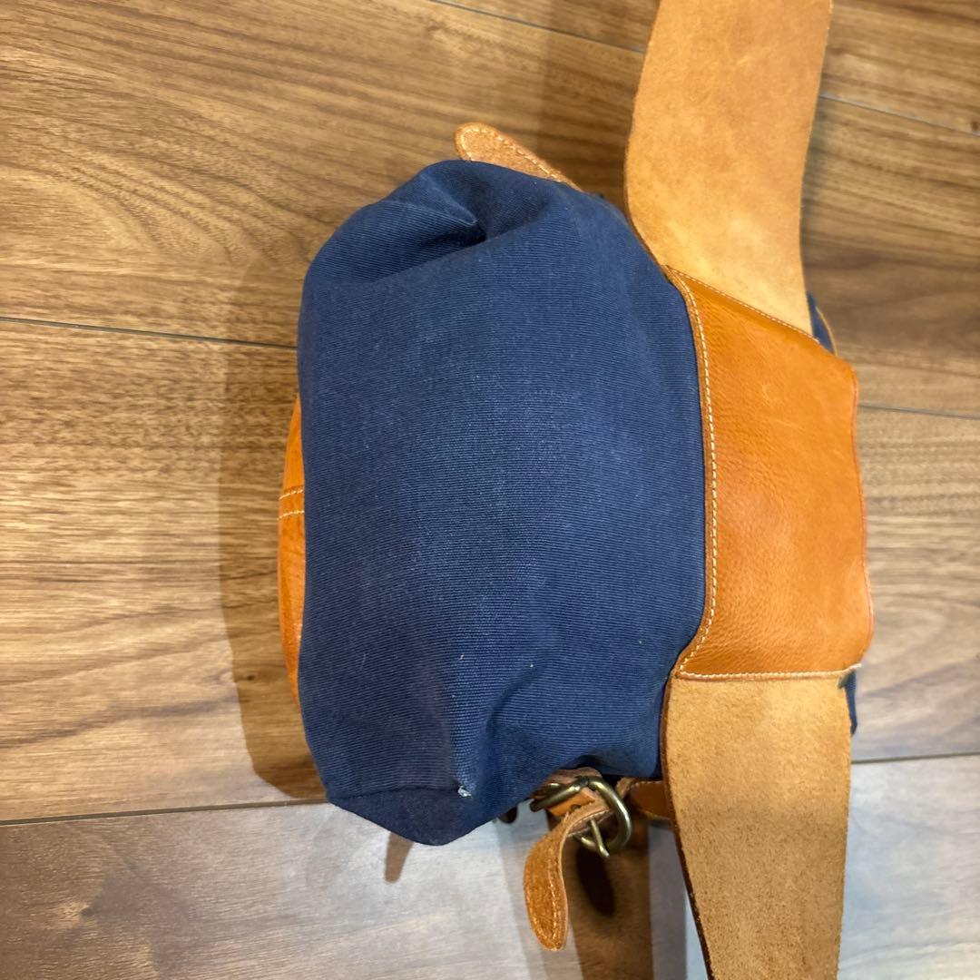 【美品】イルビゾンテ レザー 本革製 ウエストバッグ イタリア製