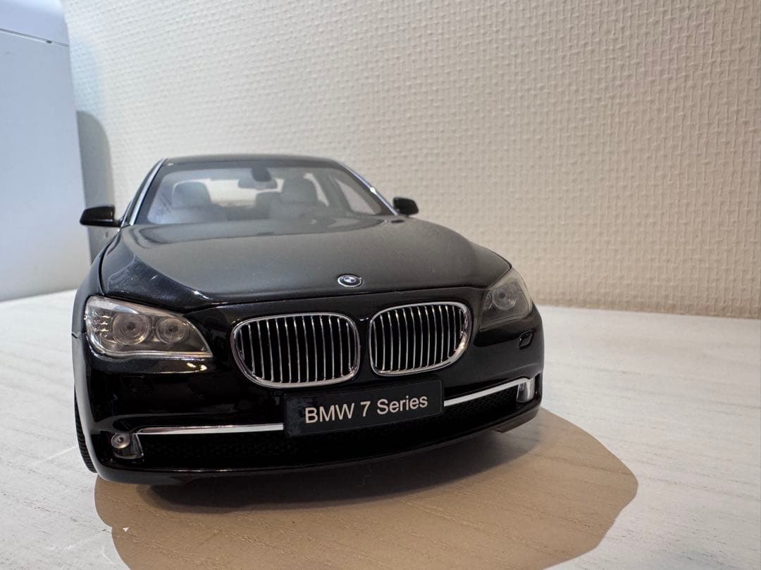 ミニカー KYOSHO  750Li (F02) 1:18