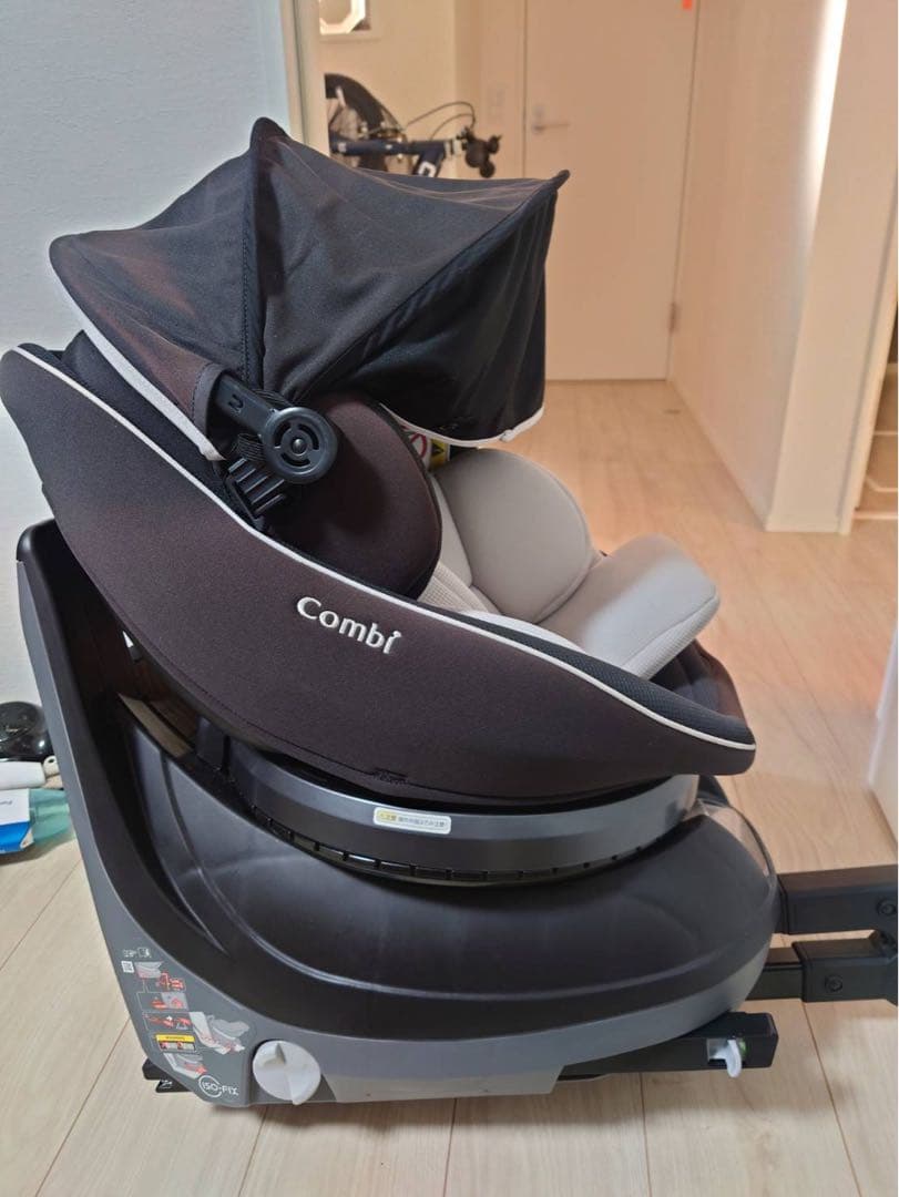 Combi クルムーヴ ISOFIX 回転式 チャイルドシート 新生児対応