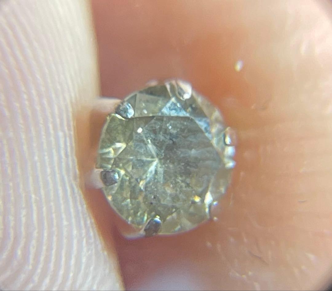 Pt900天然ダイヤモンドの片耳ピアス（5mm）