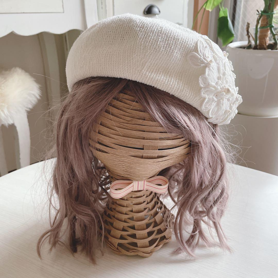 【新品未着用】　お花の刺繍のベレー帽（white）