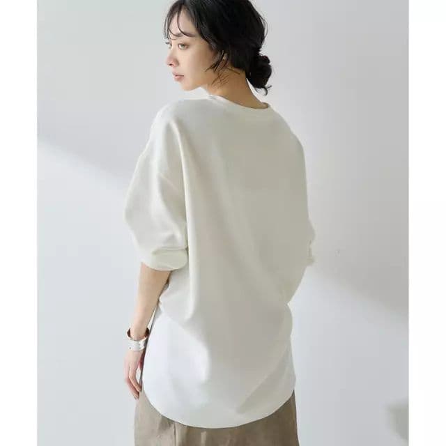 美品　Vガゼットプルオーバー　ベージュ