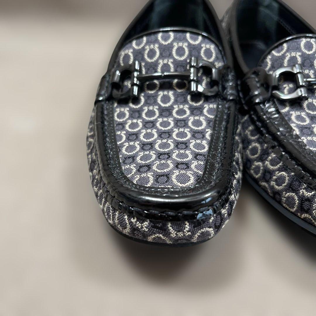 フェラガモ　ガンチーニ　ローファー