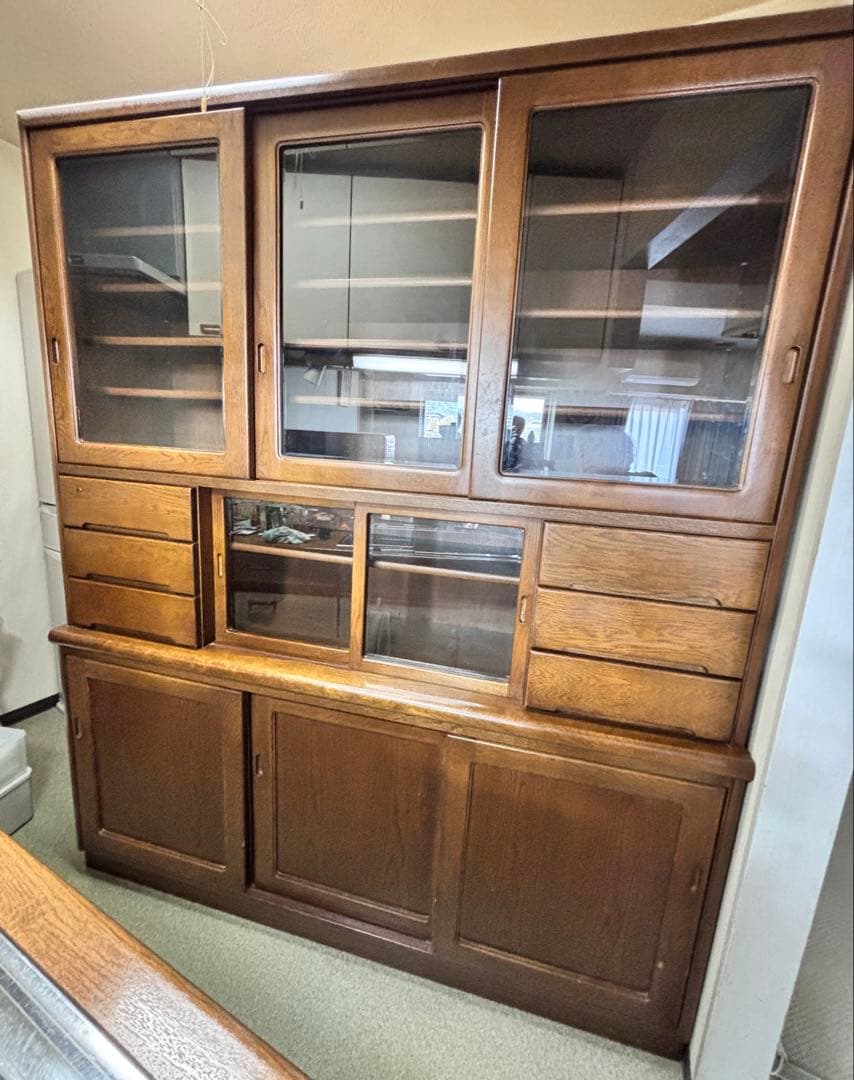 【値下げ】カリモク　引き戸　大型木製食器棚　カップボード