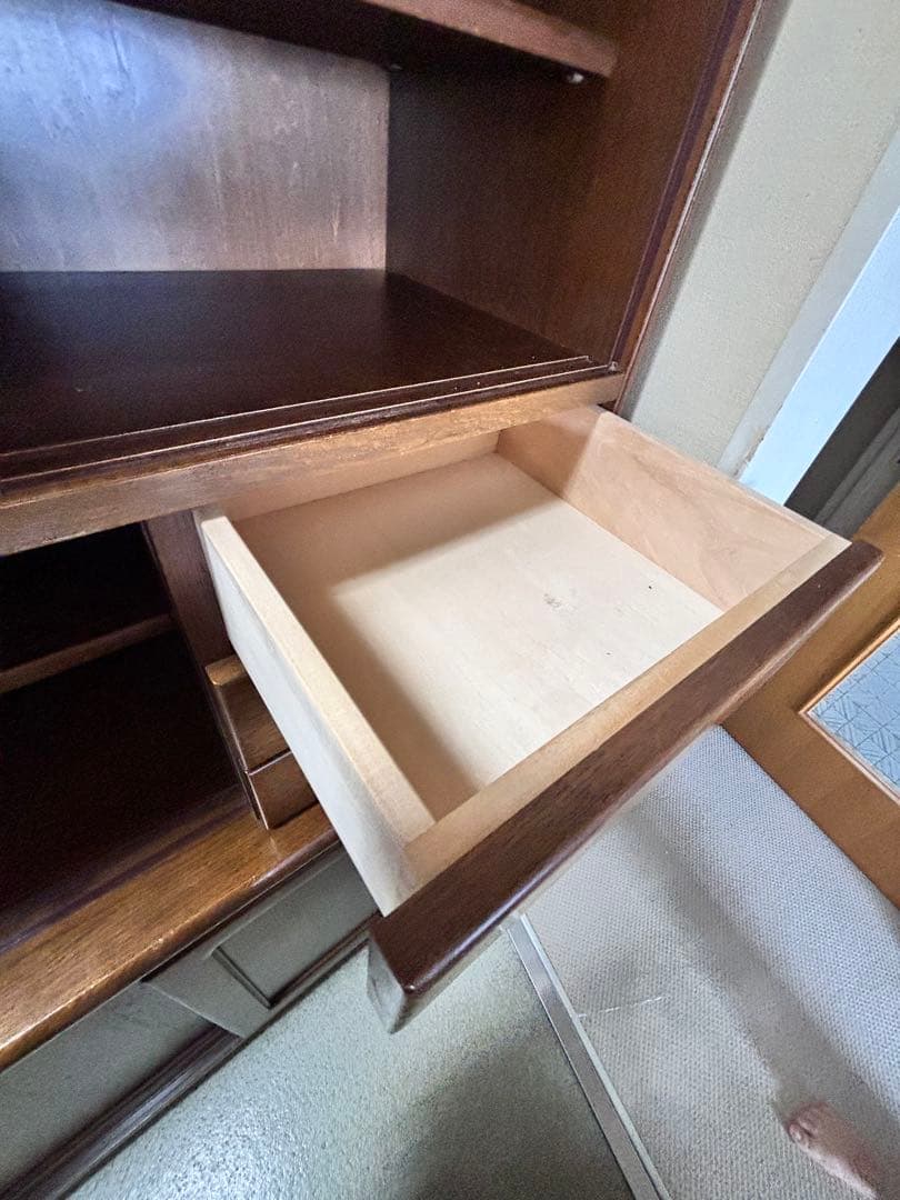 【値下げ】カリモク　引き戸　大型木製食器棚　カップボード