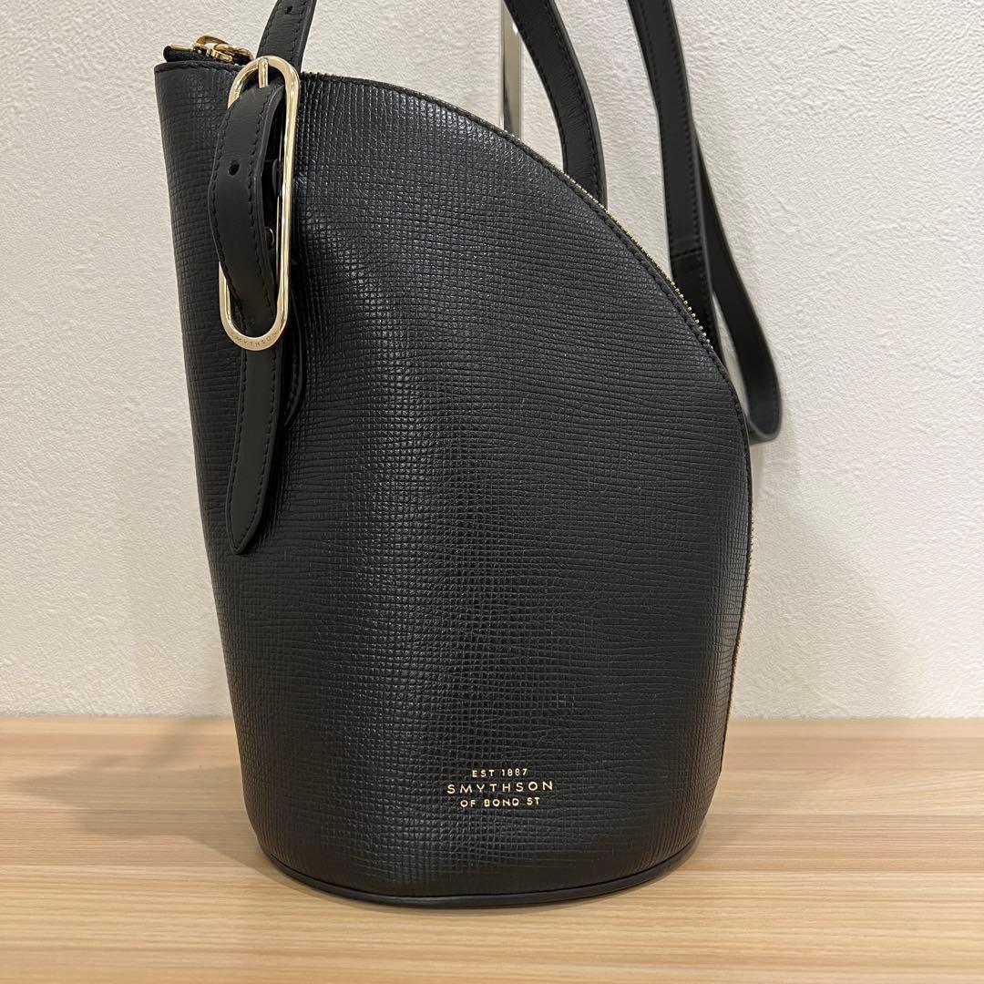 スマイソン ショルダーバッグ 黒 レザー クォータームーン クロスボディ