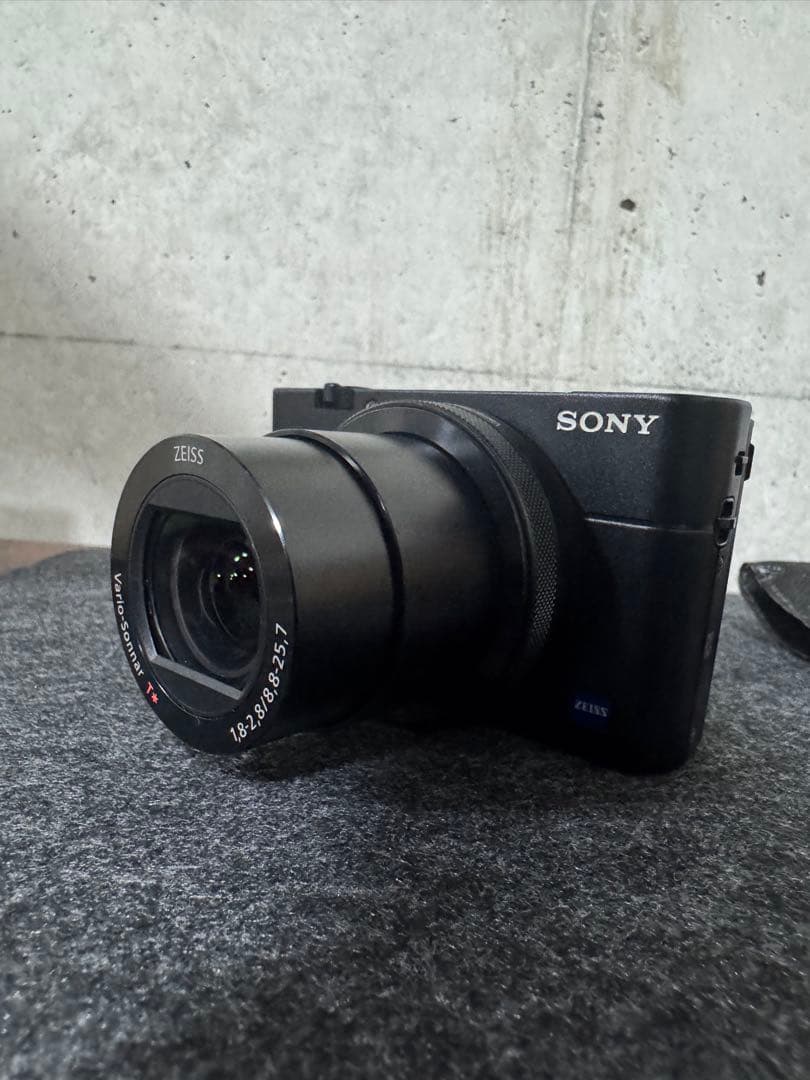 デジタルカメラ Sony DSC-RX100V (DSC-RX100M5A)