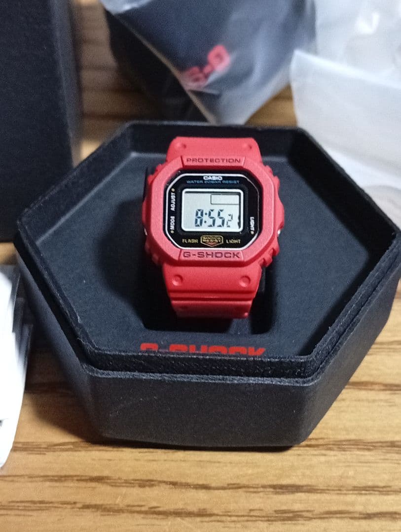G-SHOCK DWN-5600-4JR レッド 中古