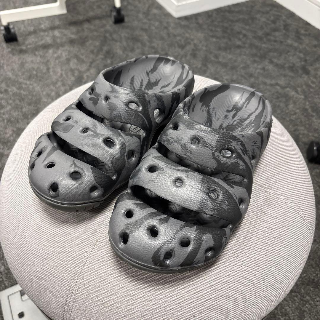 Keen ヨギ サンダル 迷彩ブラック