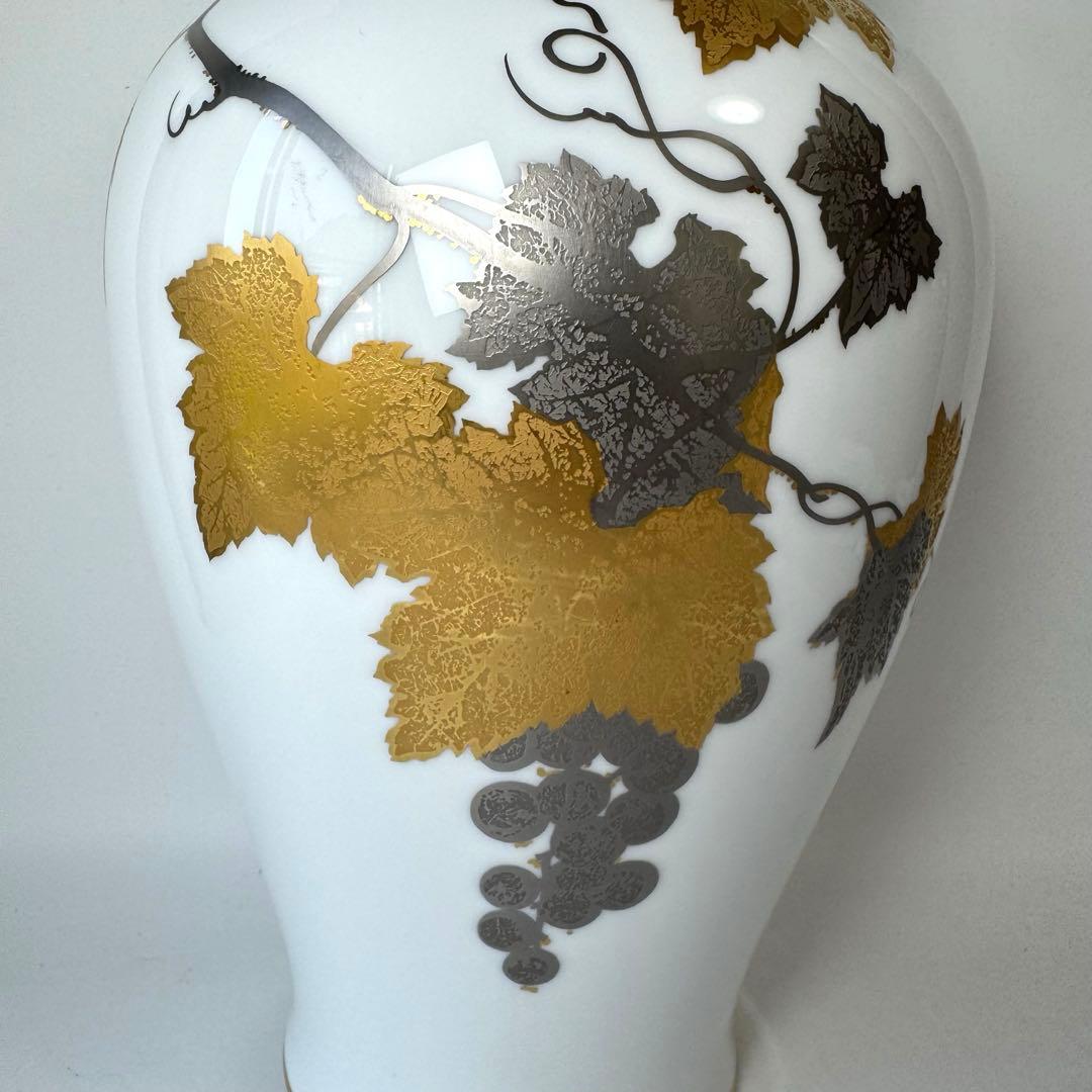 大倉陶園　花瓶　金蝕葡萄　ホワイト　金彩　高さ35㎝