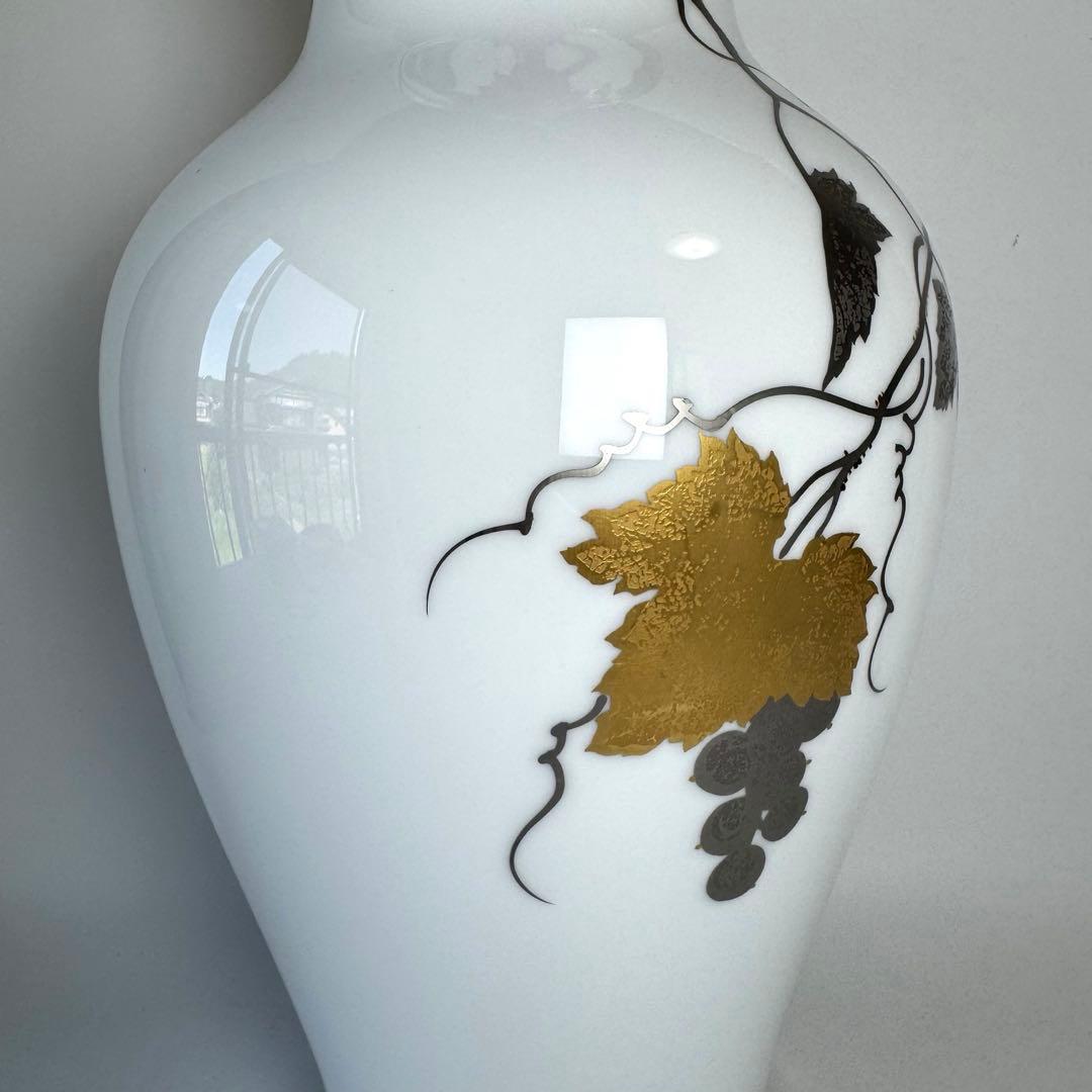 大倉陶園　花瓶　金蝕葡萄　ホワイト　金彩　高さ35㎝