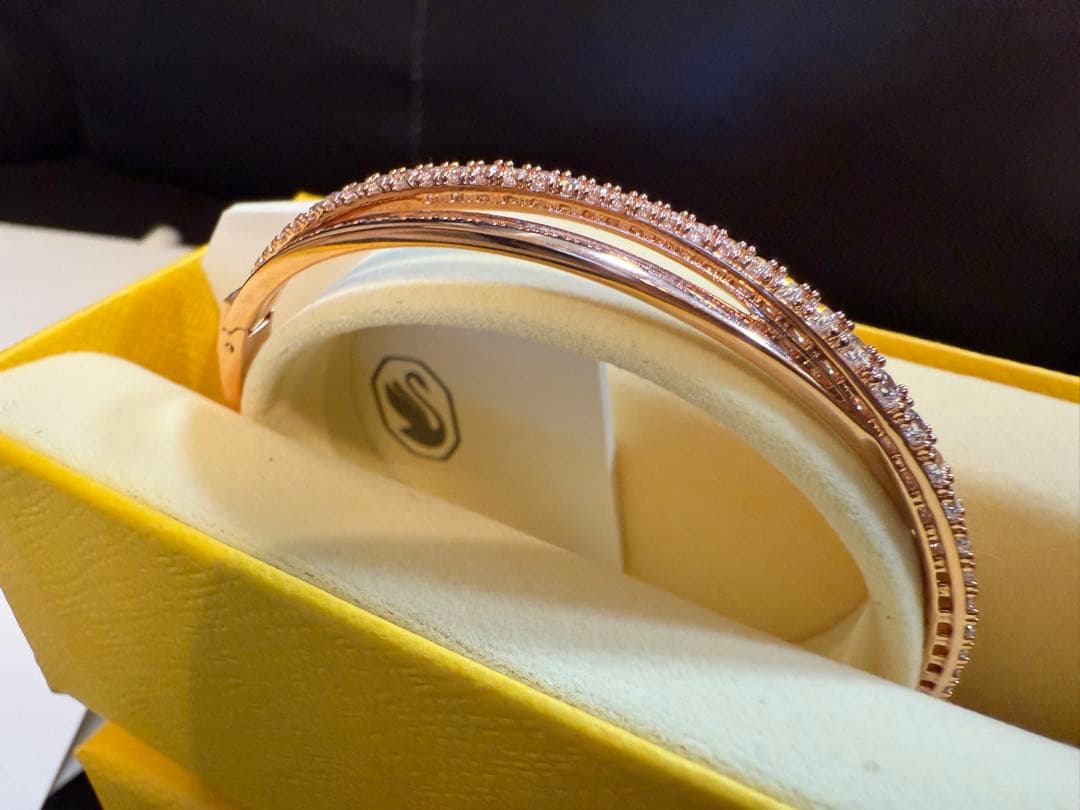 スワロフスキー hyperbola バングル 5620552 ブレスレット