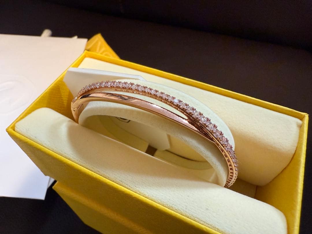 スワロフスキー hyperbola バングル 5620552 ブレスレット