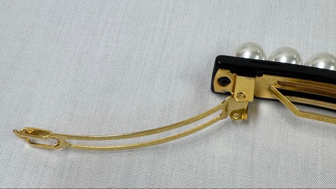 アレクサンドル　パール付き黒　バレッタ