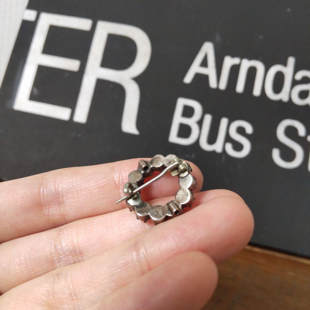 イギリスアンティーク　ミニブローチ