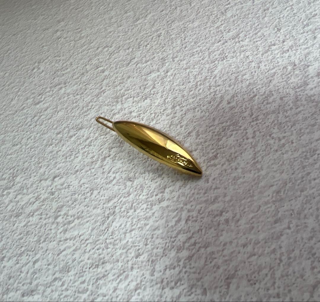 入手困難★コロンとした形が可愛い！LETICIA ヘアピン