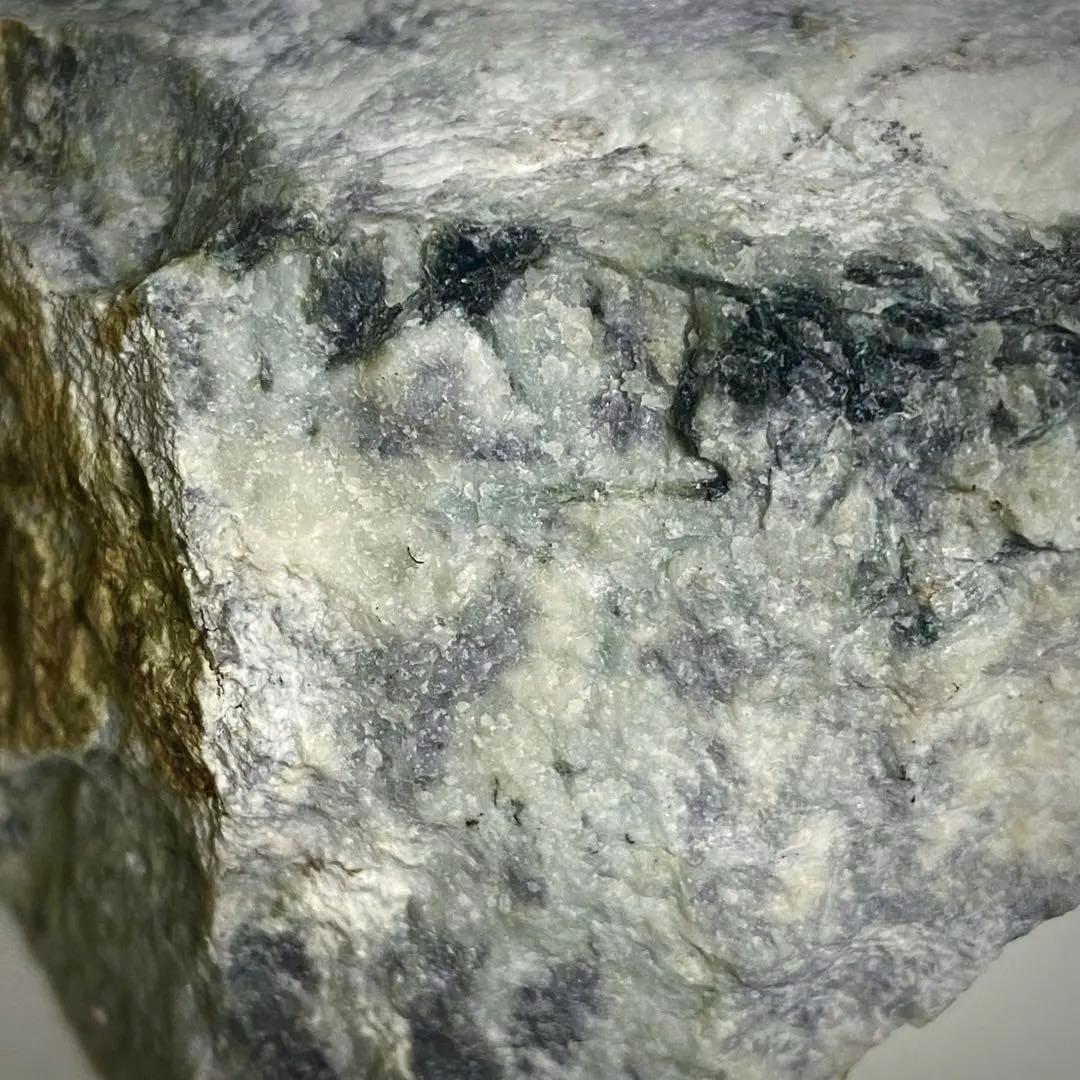 岡山県　大佐山ヒスイ　一部青　蓮華石　237g