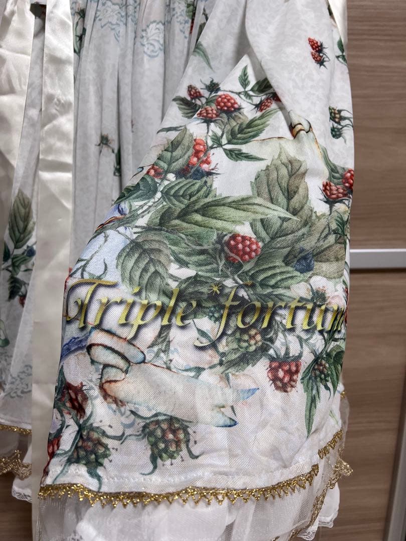 Triple*fortune 野苺のスカート