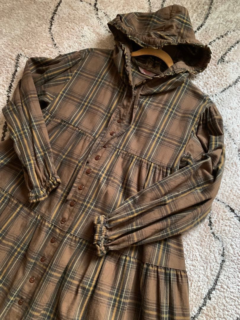 ピンクハウスのフード付きのワンピースの茶