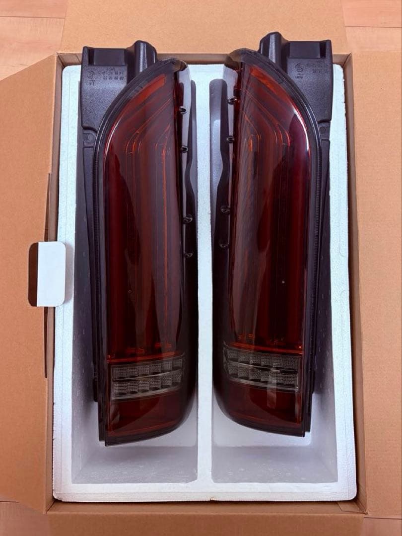 ハイエース　FLEX フレックス　テール　ランプ　ライト　ヴァレンティ