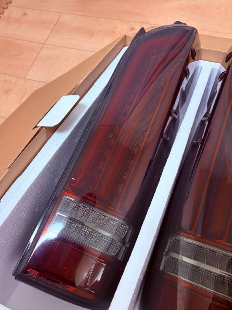 ハイエース　FLEX フレックス　テール　ランプ　ライト　ヴァレンティ