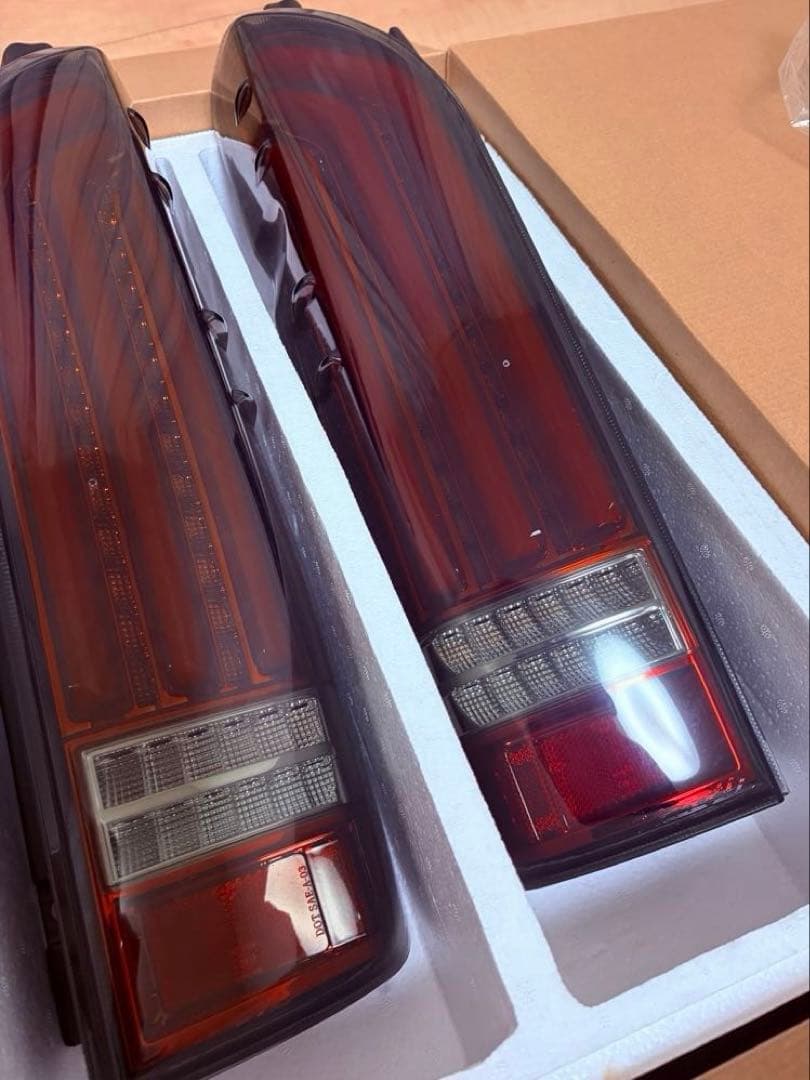 ハイエース　FLEX フレックス　テール　ランプ　ライト　ヴァレンティ