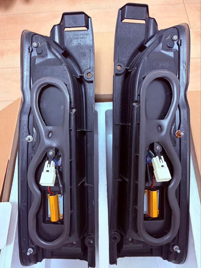 ハイエース　FLEX フレックス　テール　ランプ　ライト　ヴァレンティ