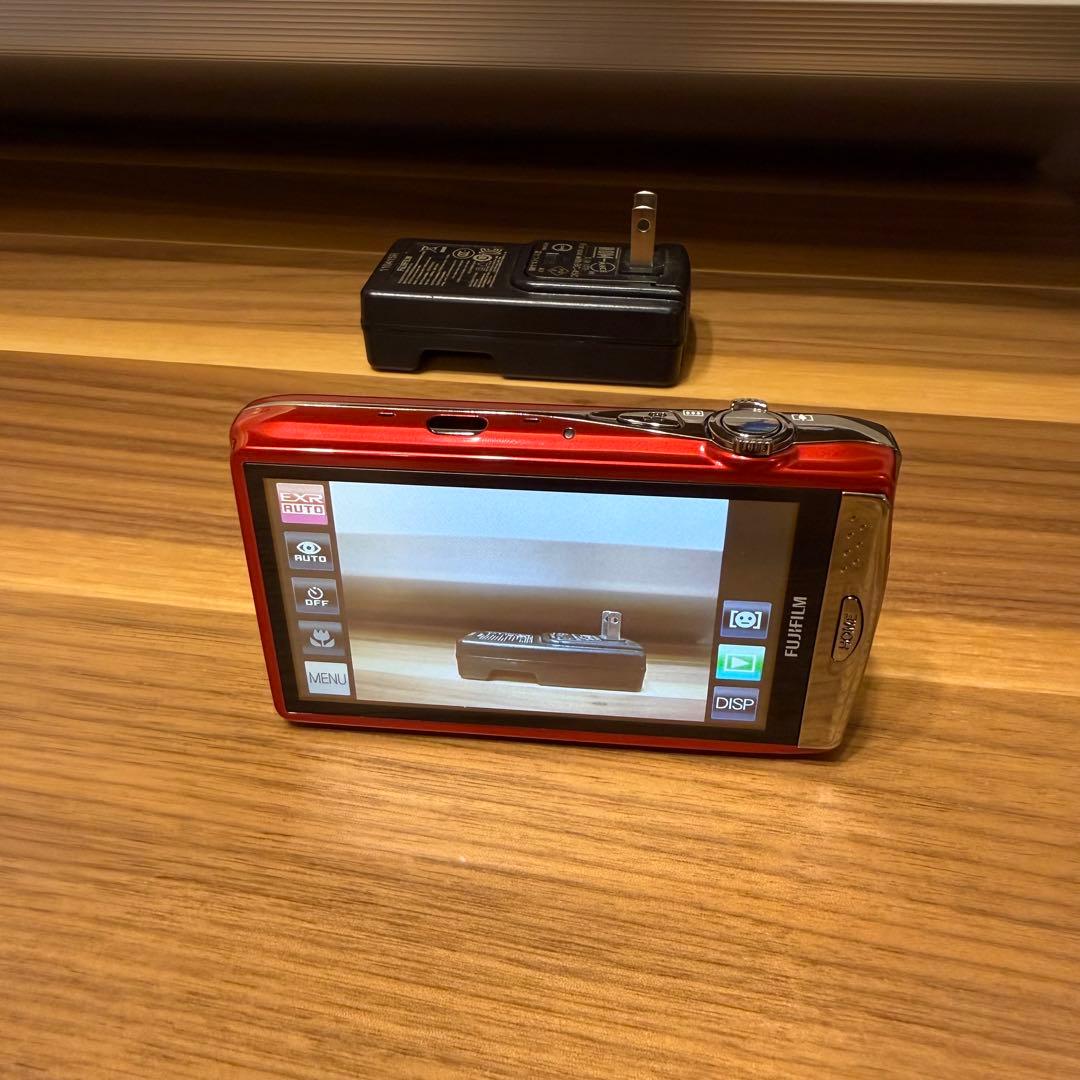 Fujifilm FinePix Z レッド 充電器付き