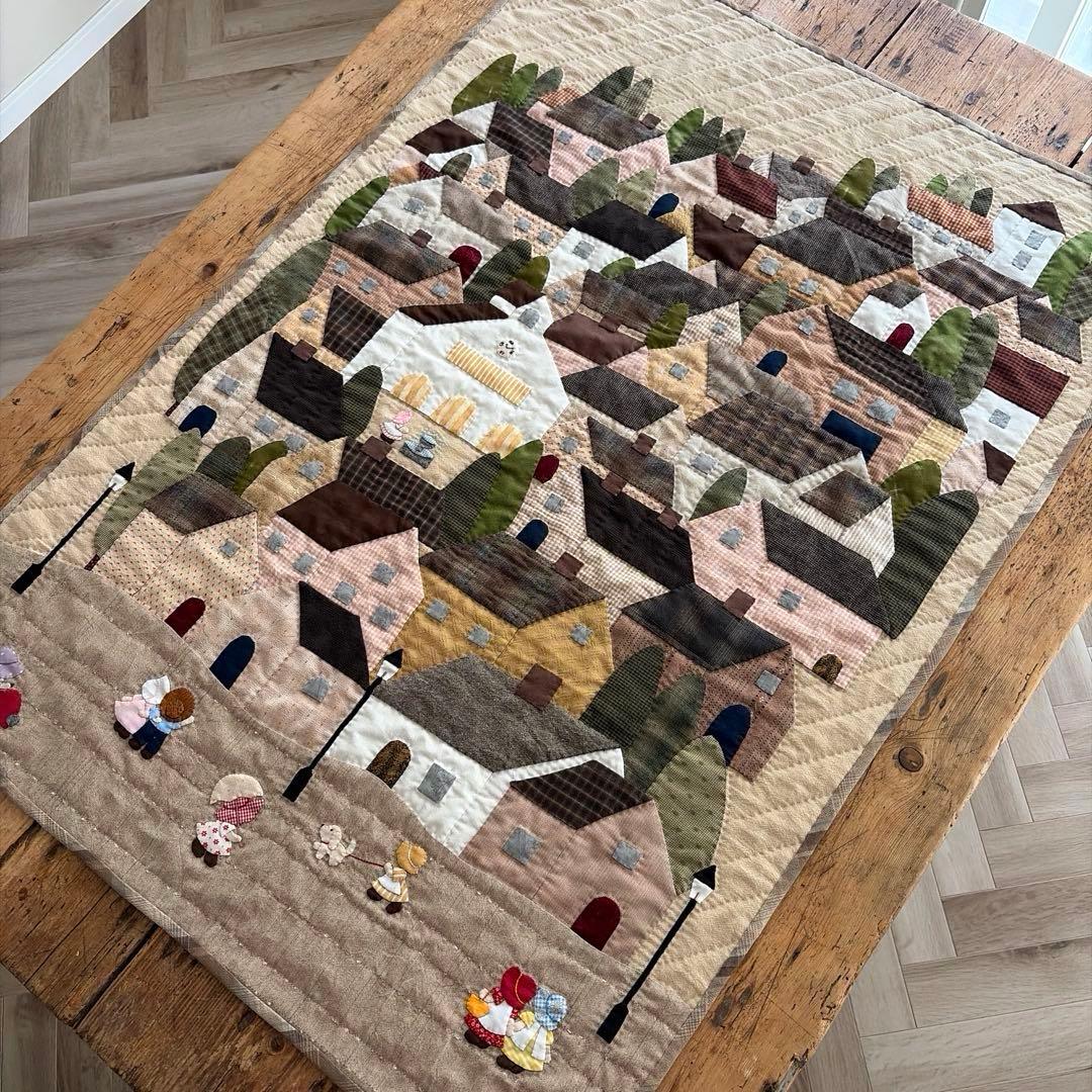 パッチワークタペストリー　ハウス　スーちゃんハンドメイドキルト