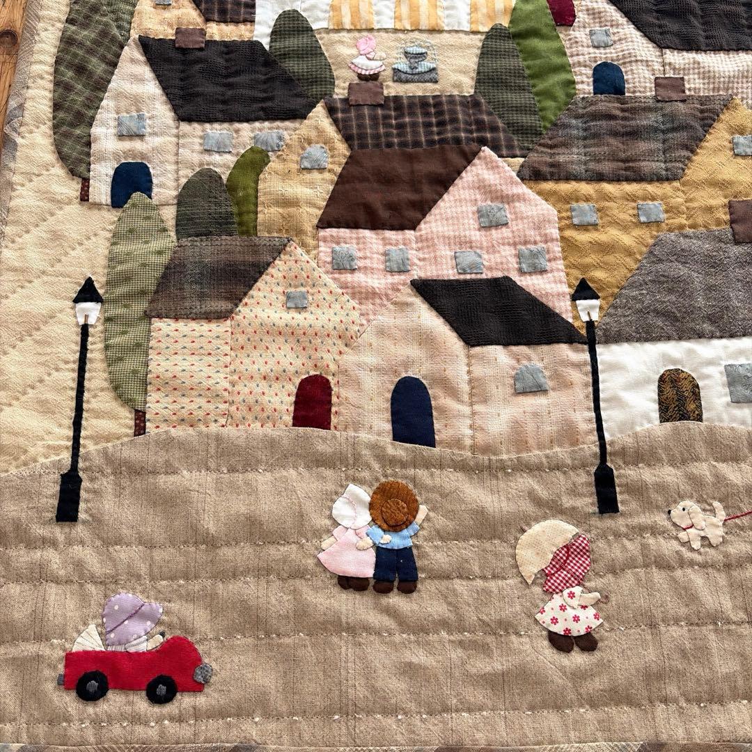パッチワークタペストリー　ハウス　スーちゃんハンドメイドキルト