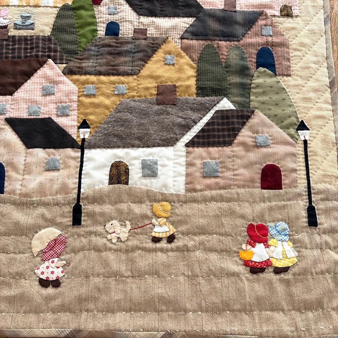 パッチワークタペストリー　ハウス　スーちゃんハンドメイドキルト