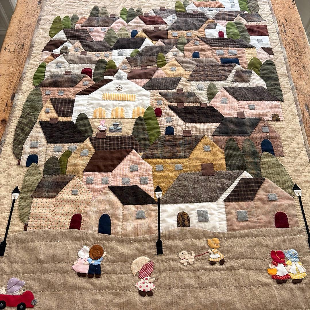 パッチワークタペストリー　ハウス　スーちゃんハンドメイドキルト